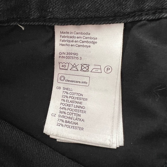 H&M - High waisted shorts - Picture 2 of 4